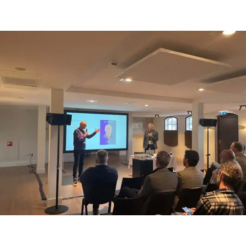 media/foto-s/econnect%20en%20vanmeijel%20op%20het%20ketenstandaarcongres.jpg?width=480&format=webp&height=480&rmode=PAD